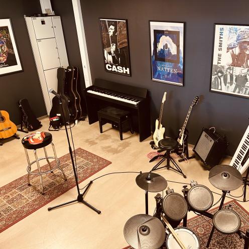 Instrumenter i Let's Play lokalet